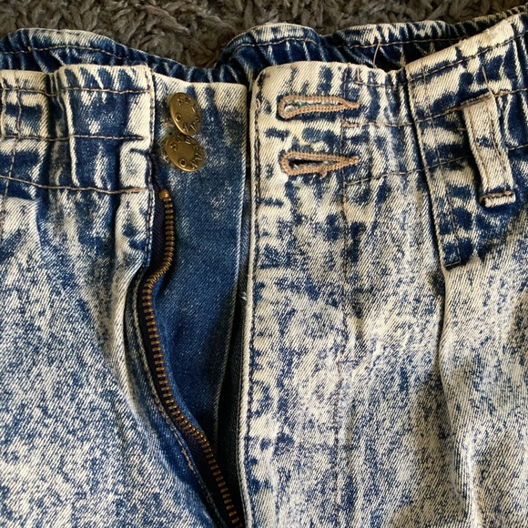 Vintage Acid Wash Denim Shorts - Picture 4 of 6